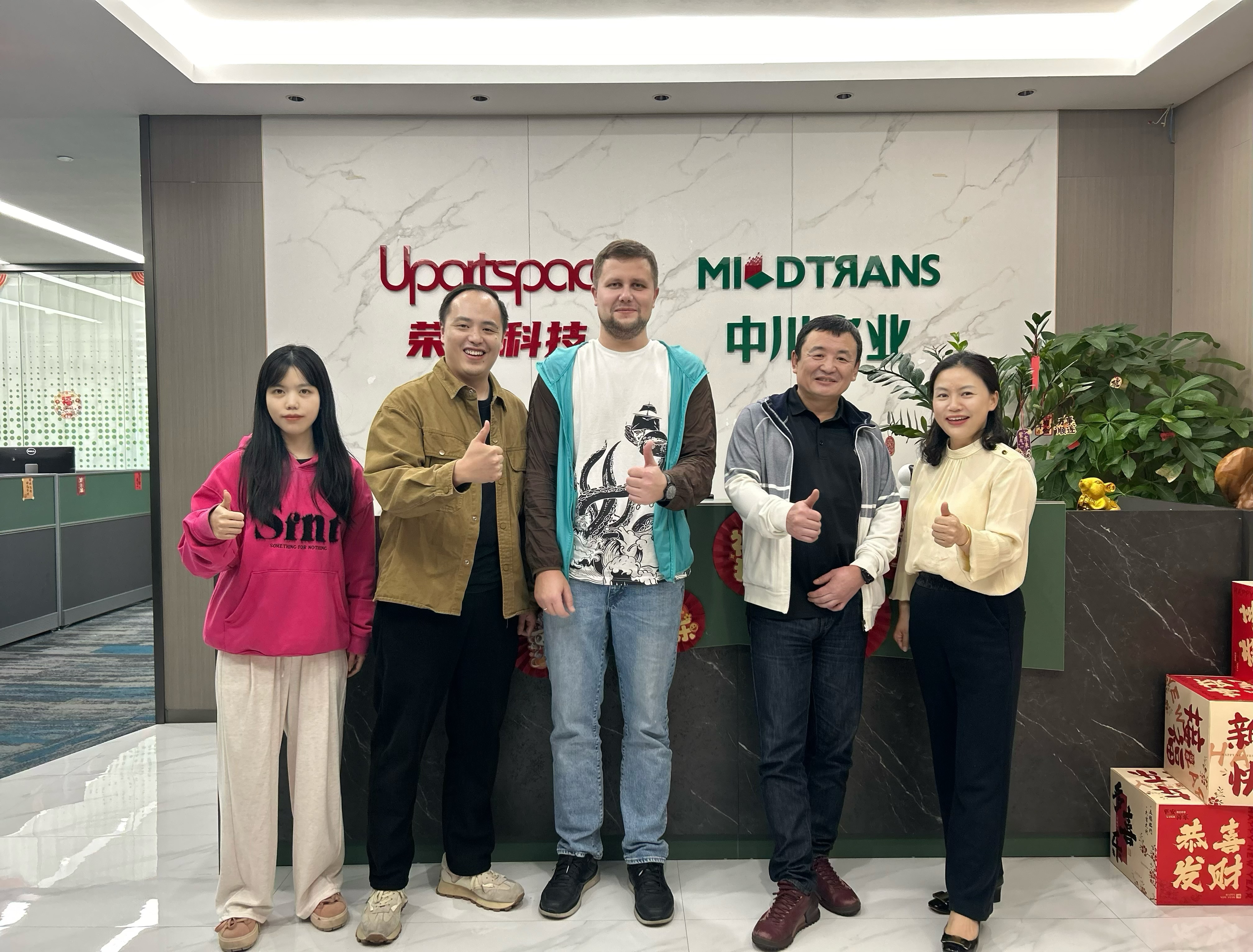 Mildtrans Company News | Tingting Meets Russian Clients to Explore Business Opportunities in Laptop Accessories